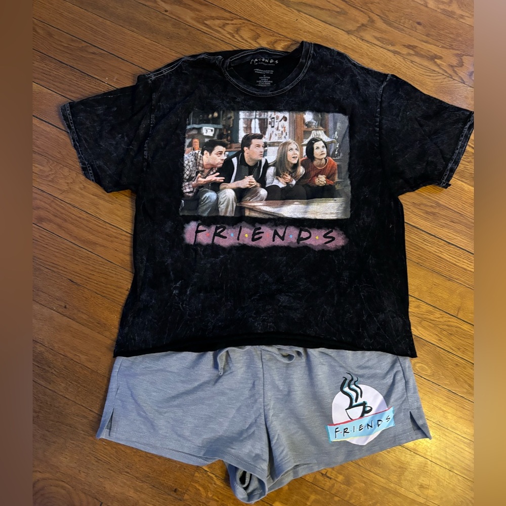 Friends Sleepwear Set coin toss tee central perk sleep shorts never worn